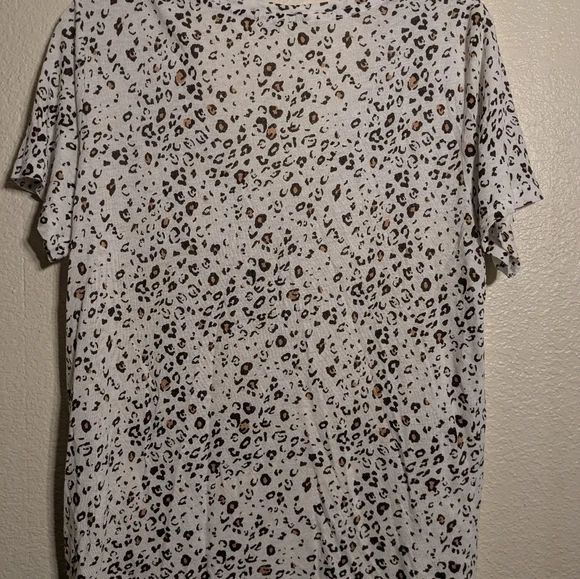 Rails Leopard Print V-Neck Women's Top Size Medium Pre-owned - Picture 4 of 4